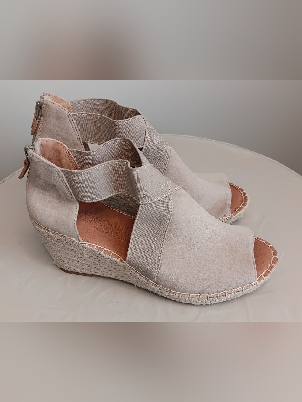 Gentle Souls by Kenneth Cole Sandals – Elastic Strap Comfort Wedges, Size 6
